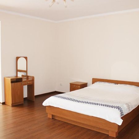 Центр Міста Однокімнатна Новобудова Apartment Lutsk Ngoại thất bức ảnh