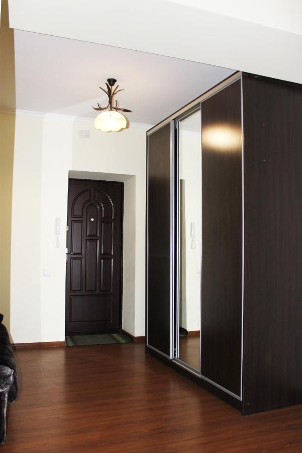 Центр Міста Однокімнатна Новобудова Apartment Lutsk Ngoại thất bức ảnh